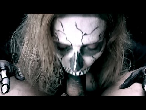 ❤️ Demoniška mergina čiulpia varpą savo juoda burna ir ryja spermą. Porno vk prie porno lt.porno-flix.ru ﹏